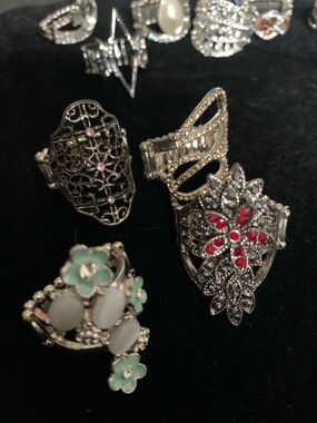 paparazzi Silver Filigree Ring with Red Crystal Floral Accents set of 4.